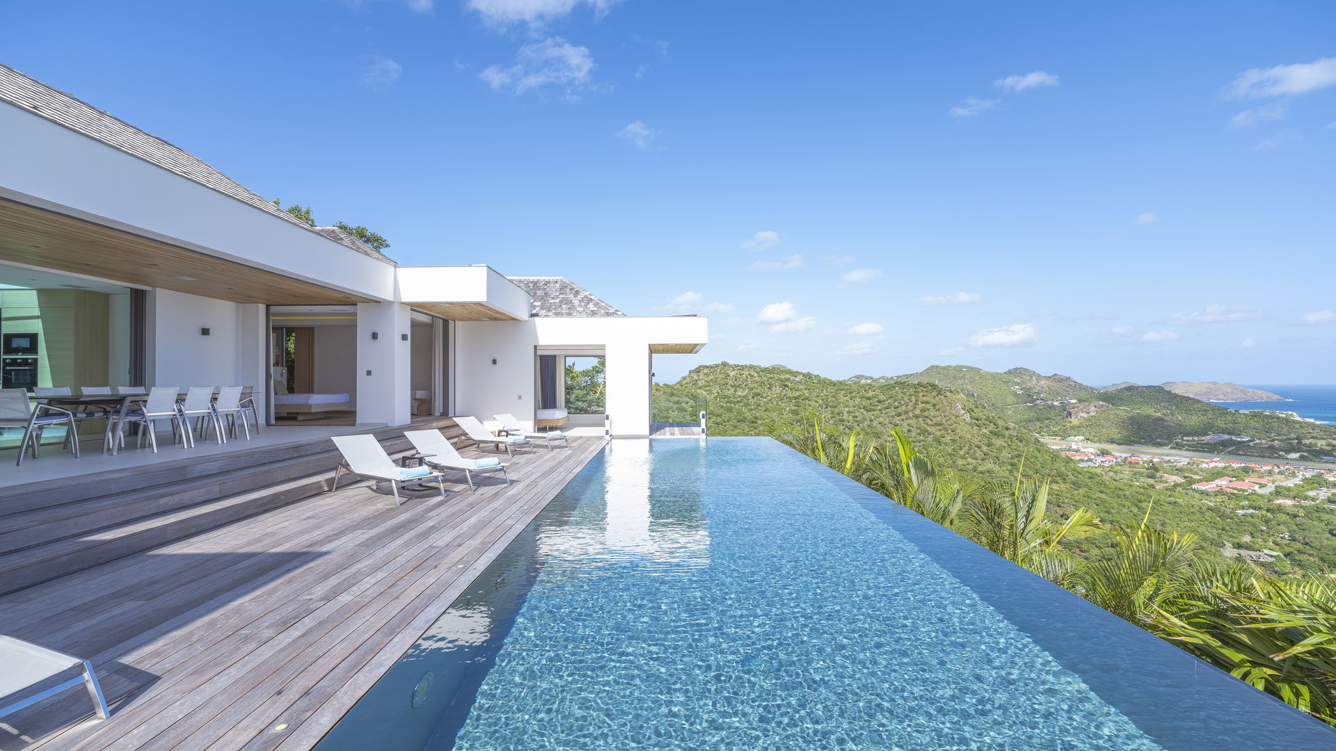 POOL & TERRACE