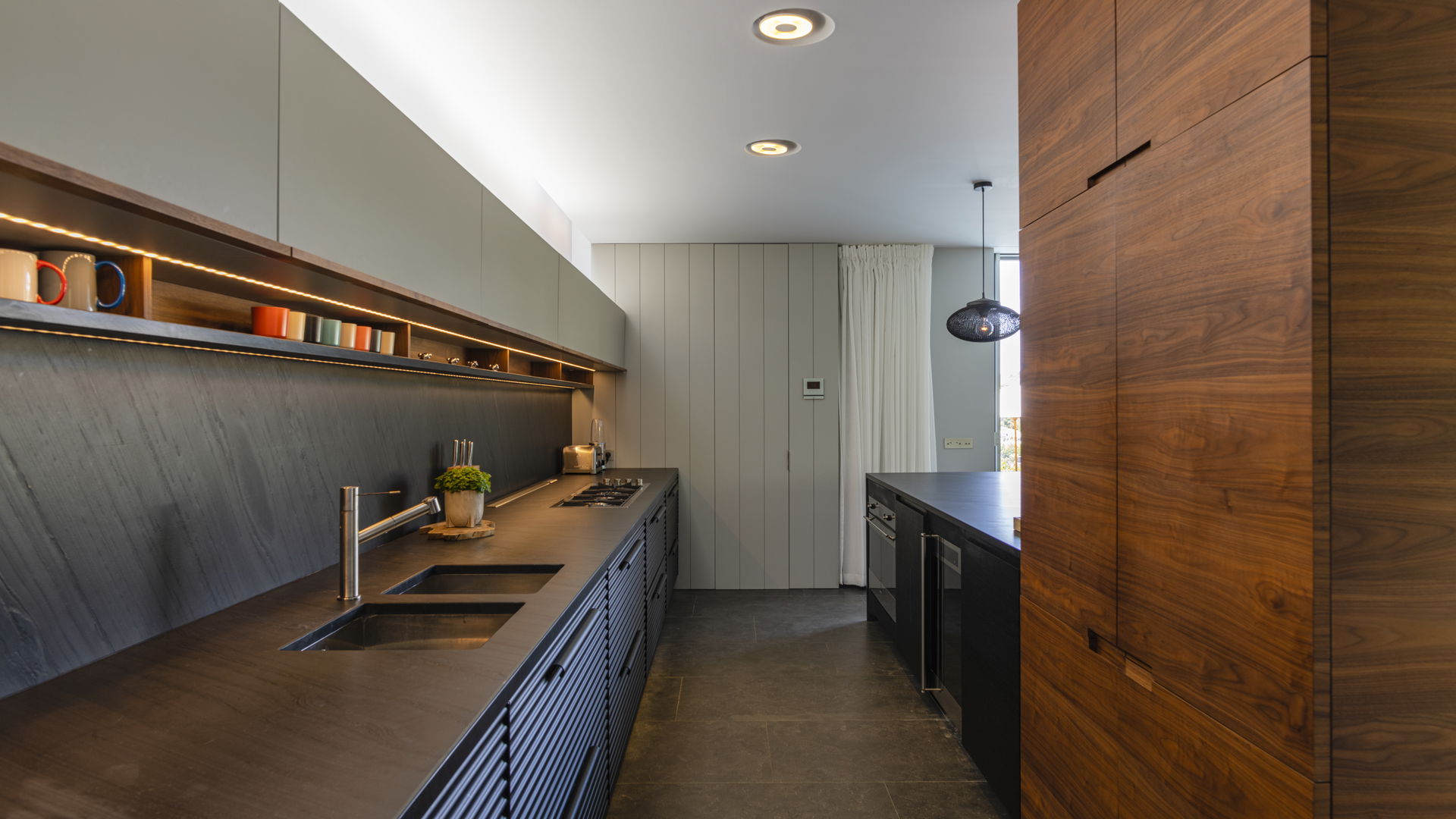 KITCHEN & DINING AREA