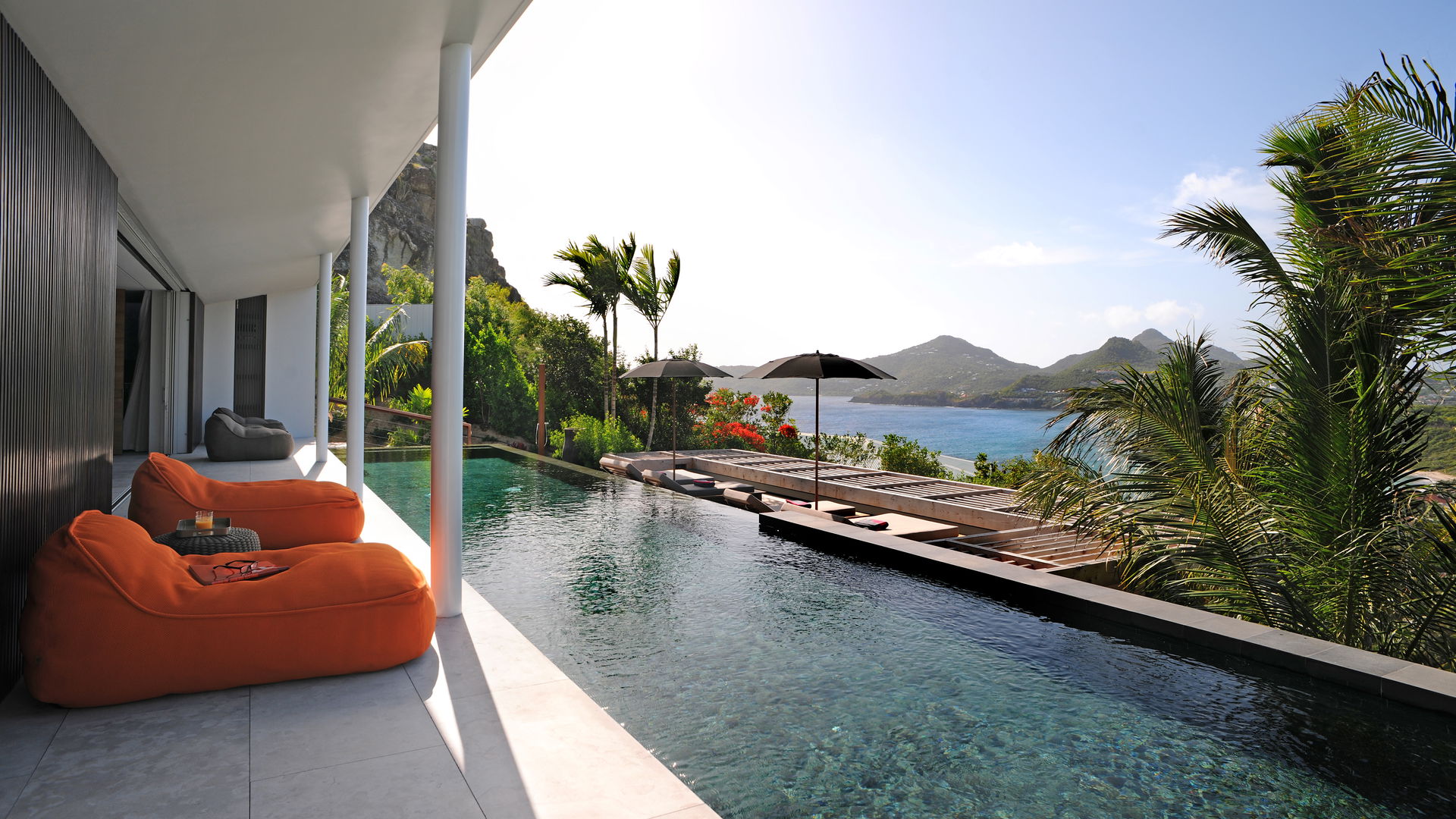 POOL & TERRACE