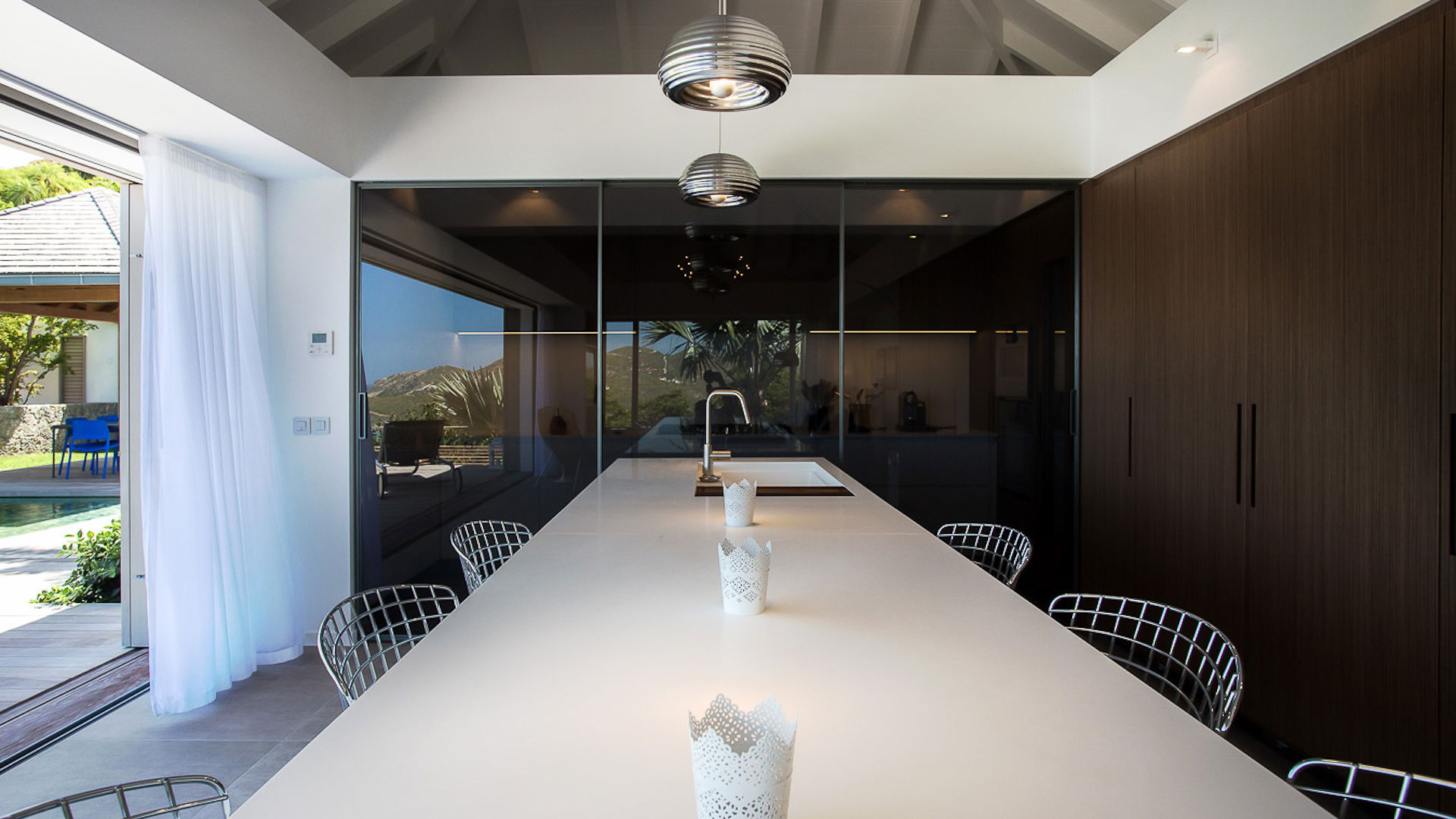 KITCHEN & DINING AREA