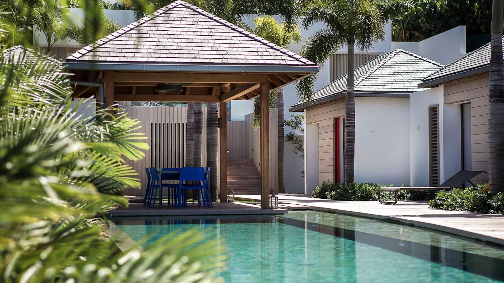 POOL & TERRACE