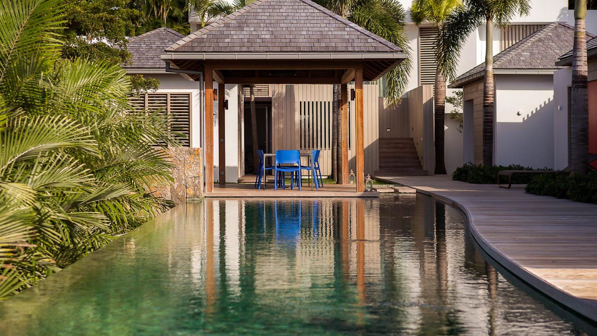 POOL & TERRACE
