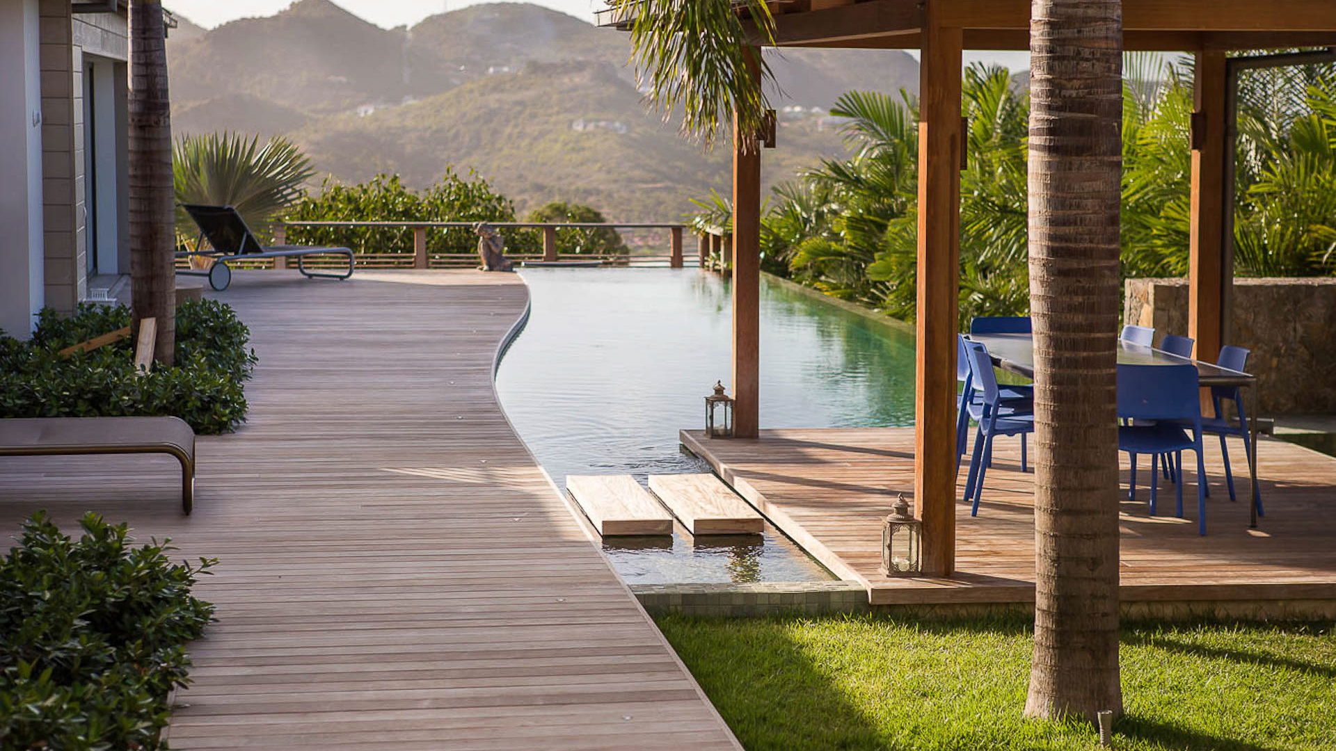 POOL & TERRACE