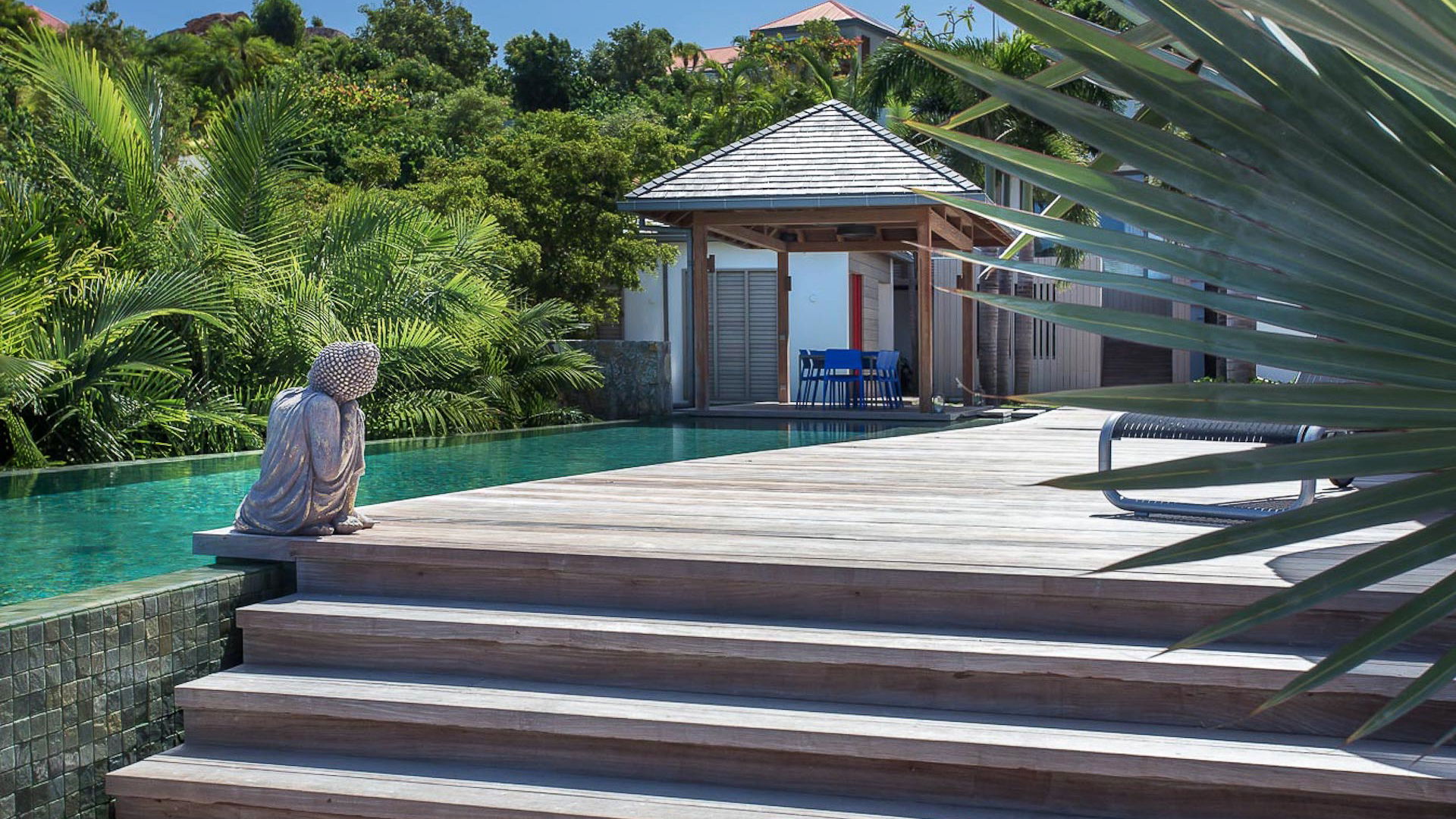 POOL & TERRACE