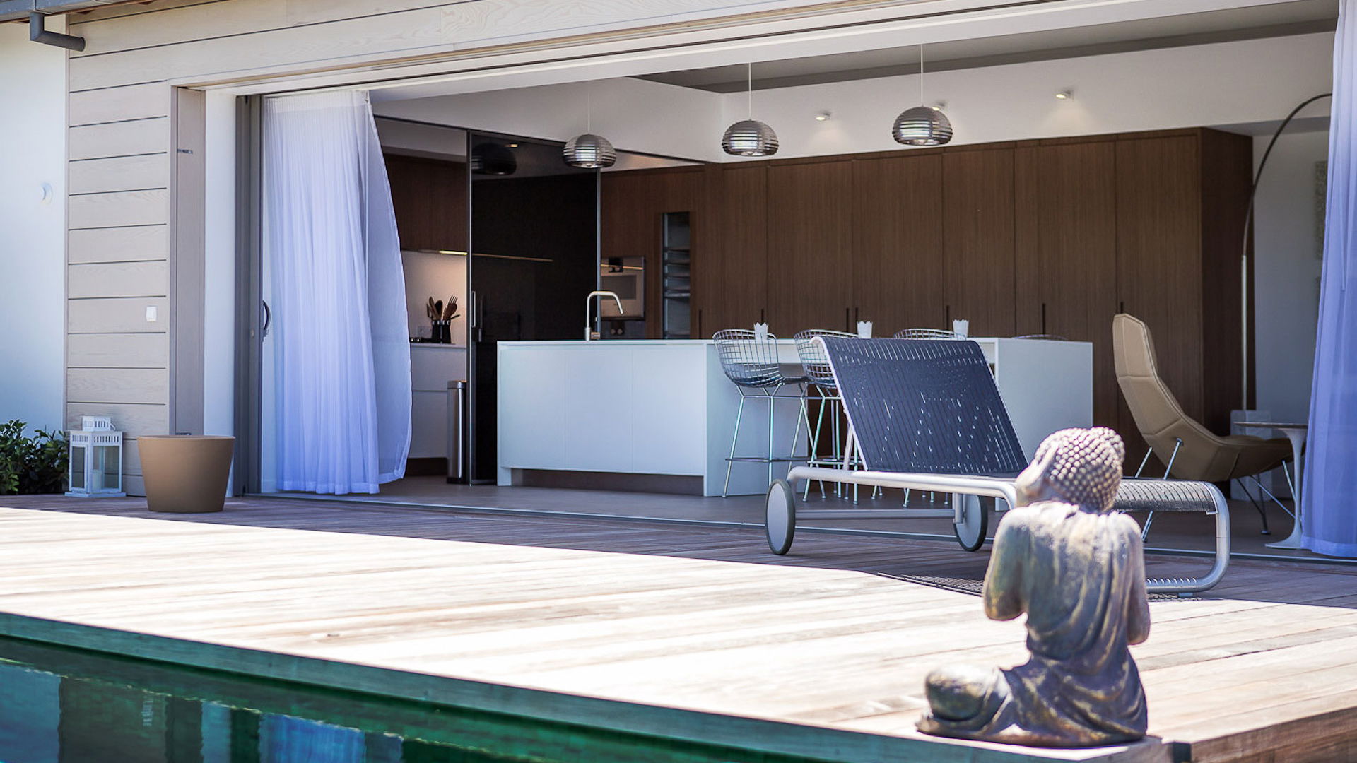 POOL & TERRACE