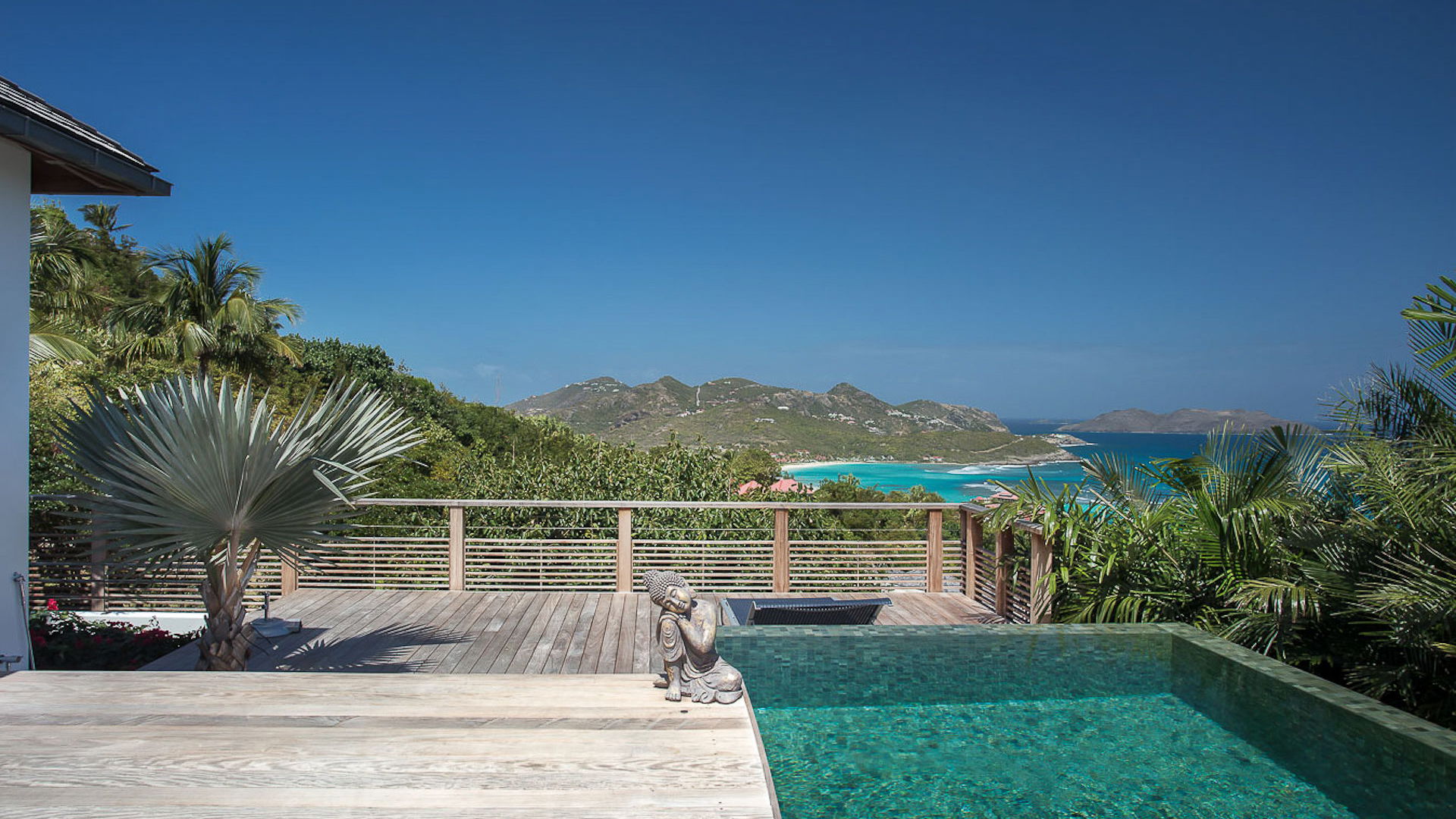 POOL & TERRACE