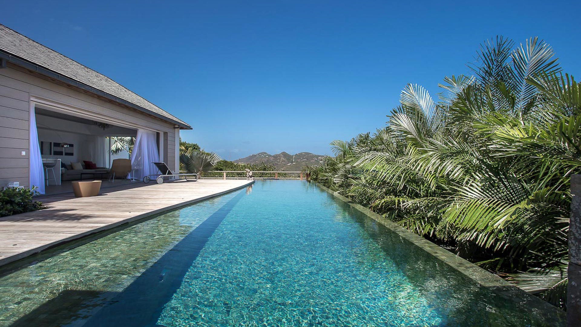 POOL & TERRACE