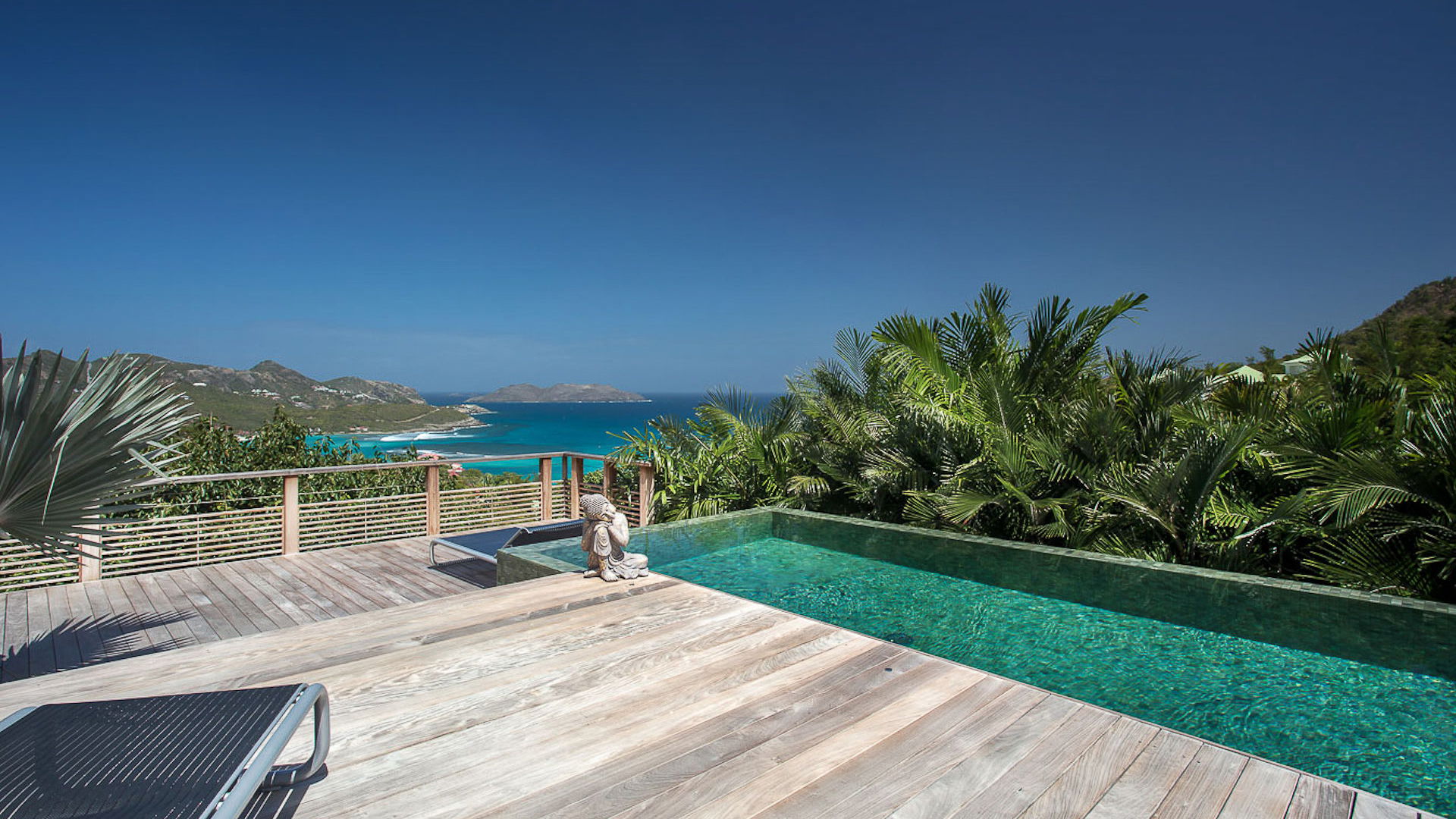 POOL & TERRACE