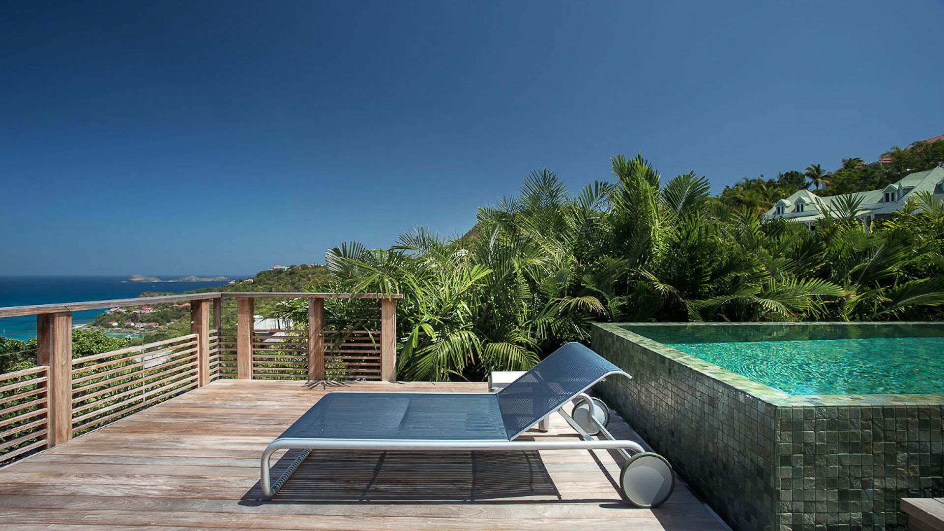 POOL & TERRACE