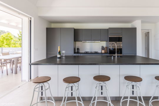 VILLA OISEAU BLEU KITCHEN & DINING AREA 1