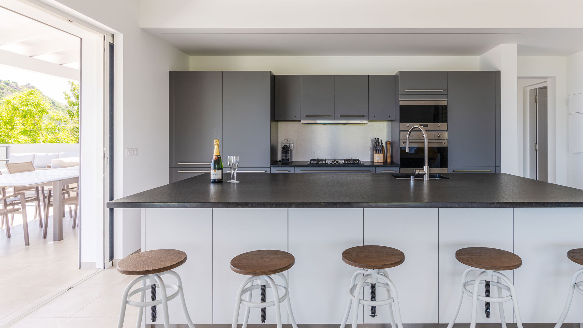 KITCHEN & DINING AREA
