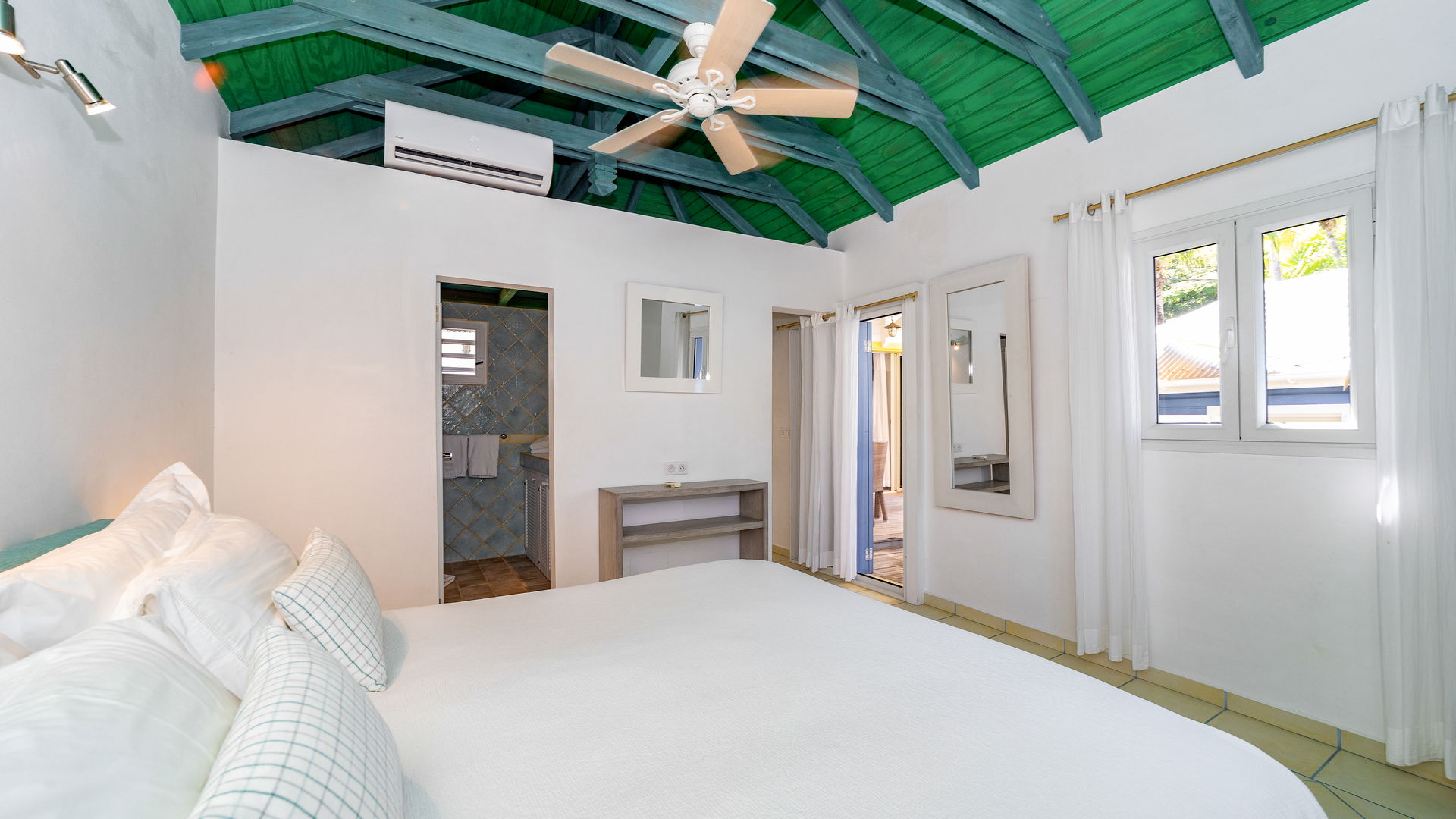 BEDROOM 2