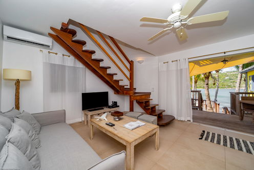 VILLA LO D'AMOUR LIVING AREA & KITCHEN 2