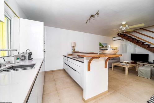 VILLA LO D'AMOUR LIVING AREA & KITCHEN 4