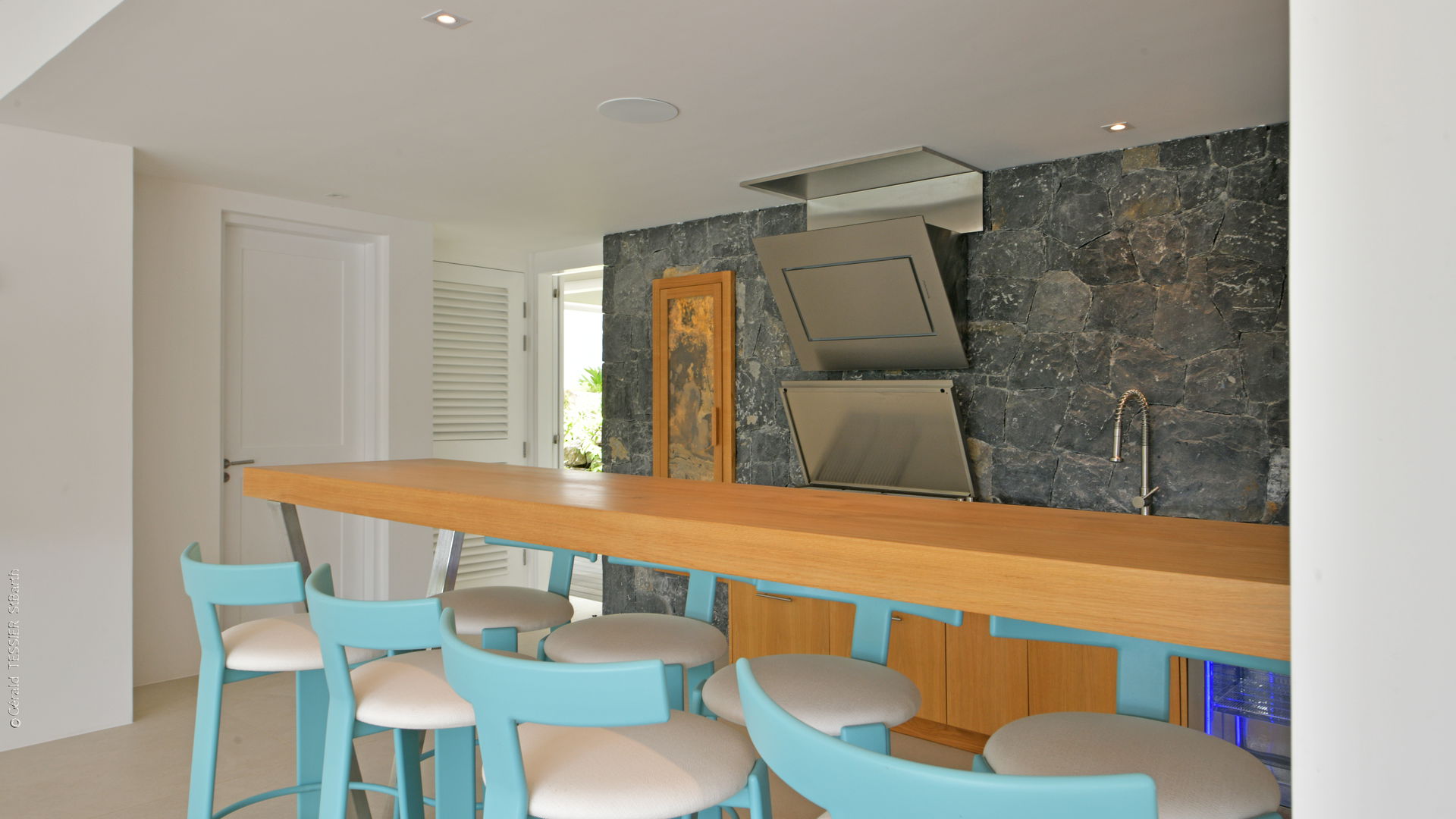 KITCHEN & DINING AREA