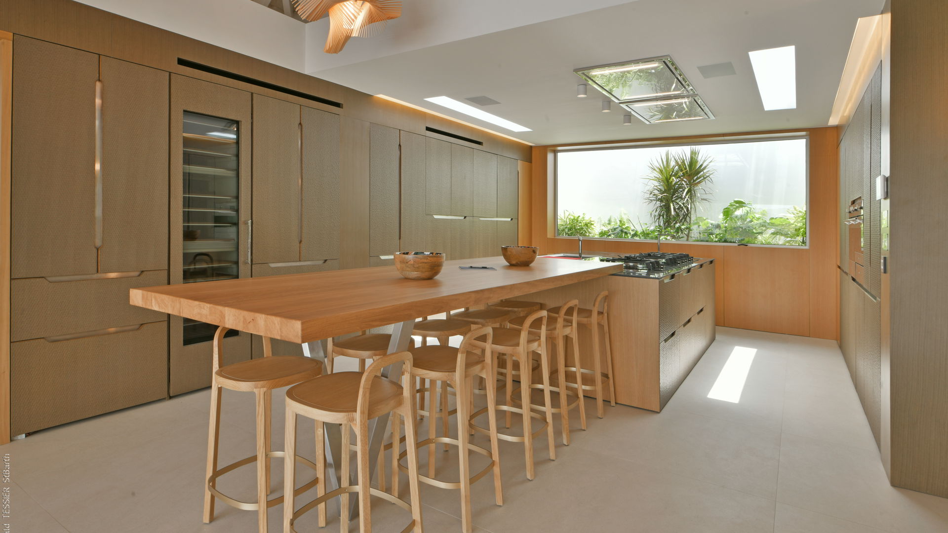 KITCHEN & DINING AREA