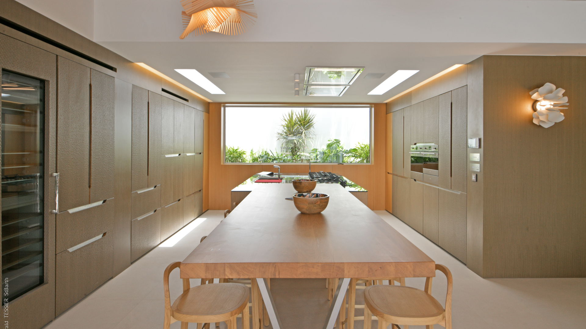 KITCHEN & DINING AREA