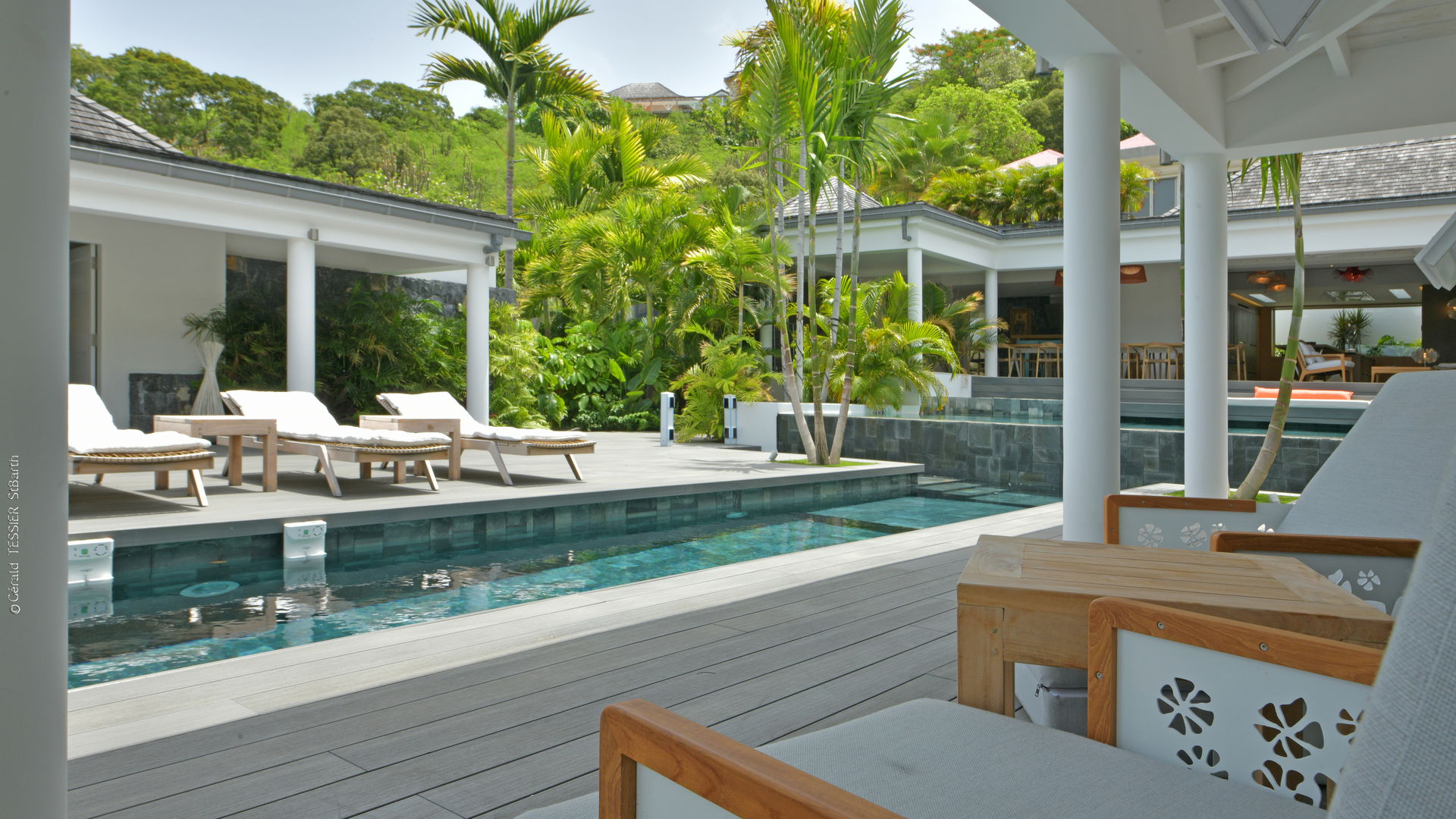 POOL & TERRACE