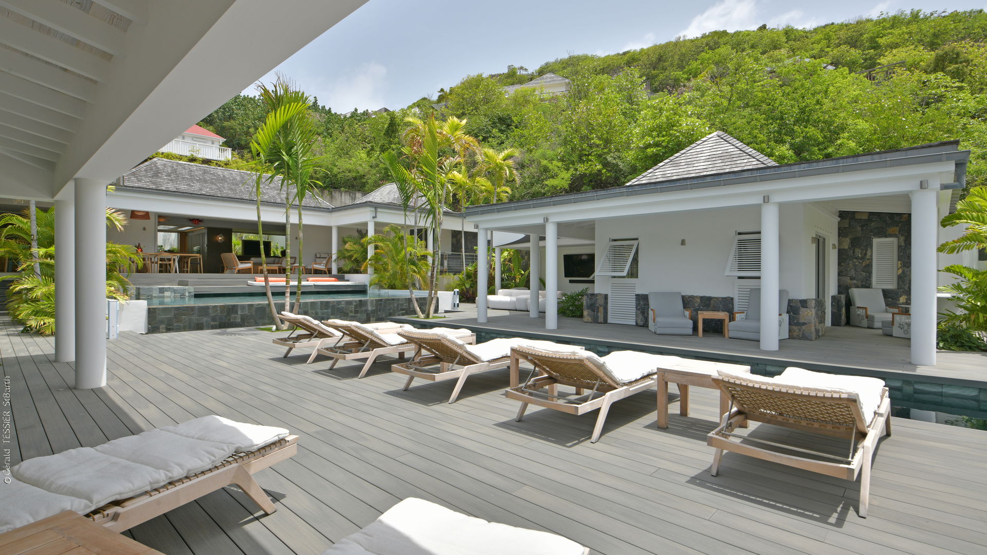 POOL & TERRACE