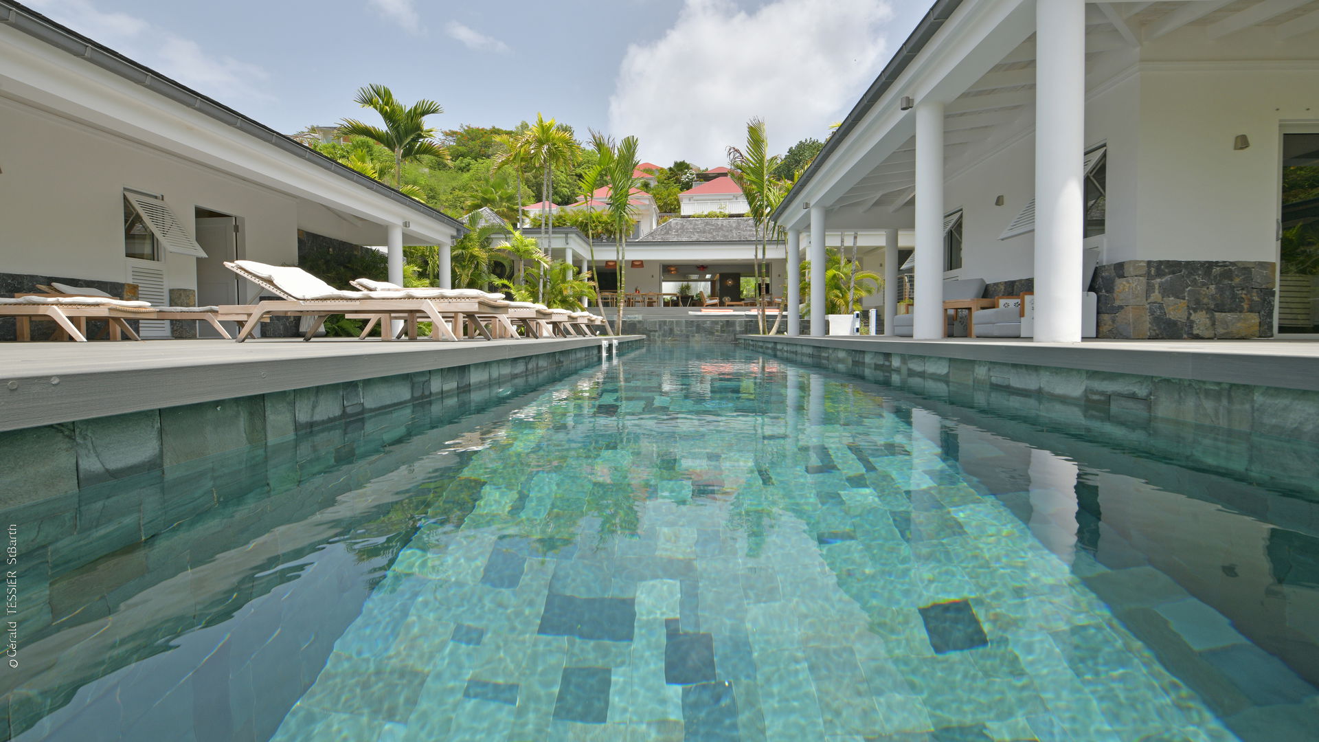POOL & TERRACE