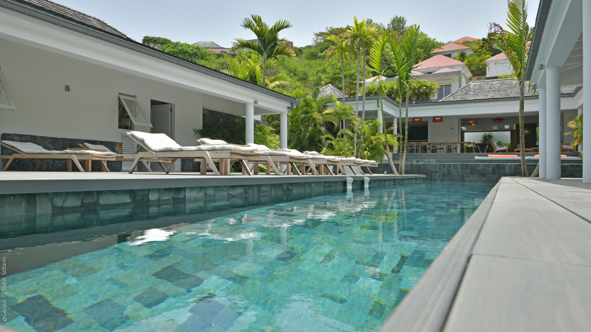 POOL & TERRACE