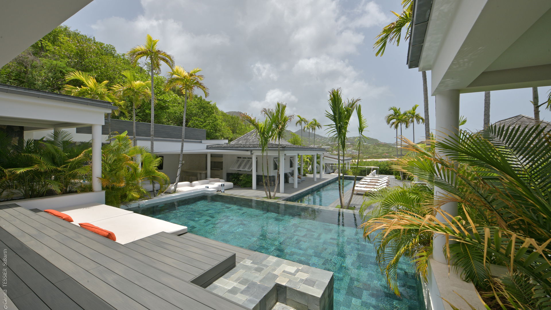POOL & TERRACE