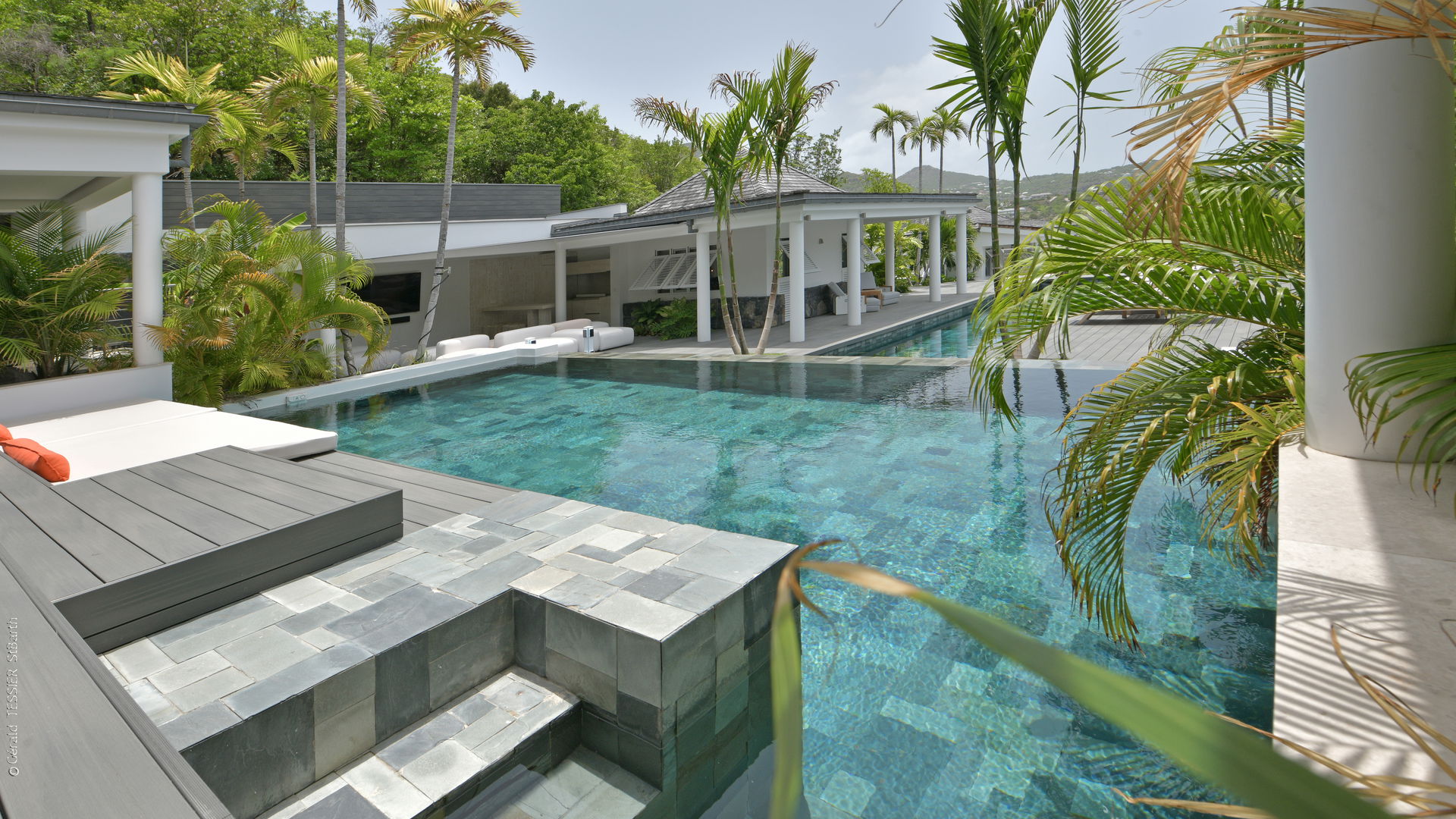 POOL & TERRACE