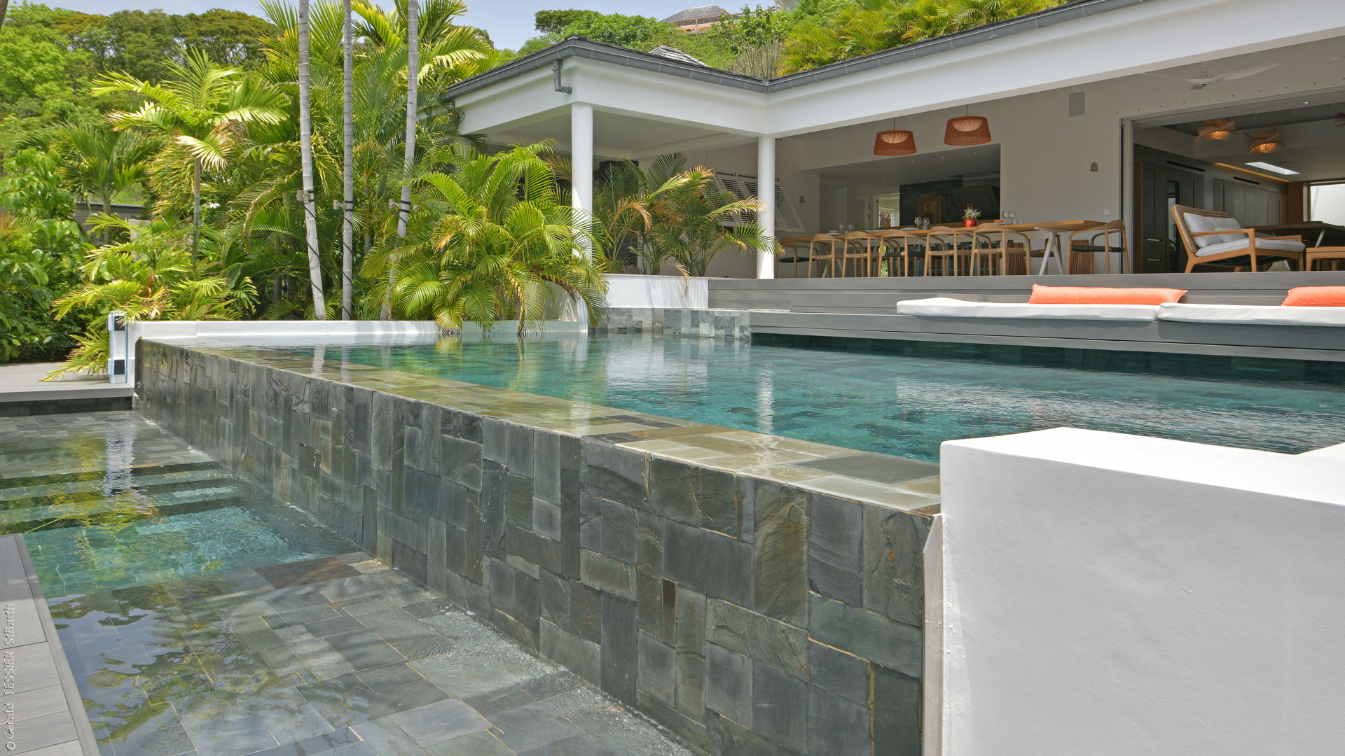 POOL & TERRACE