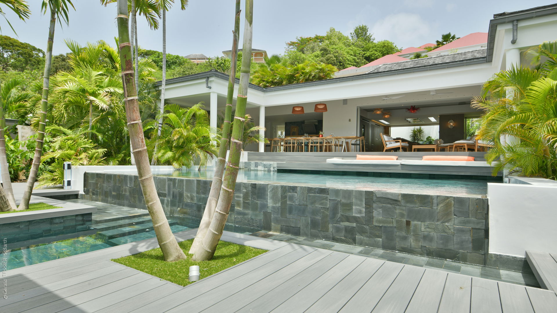 POOL & TERRACE