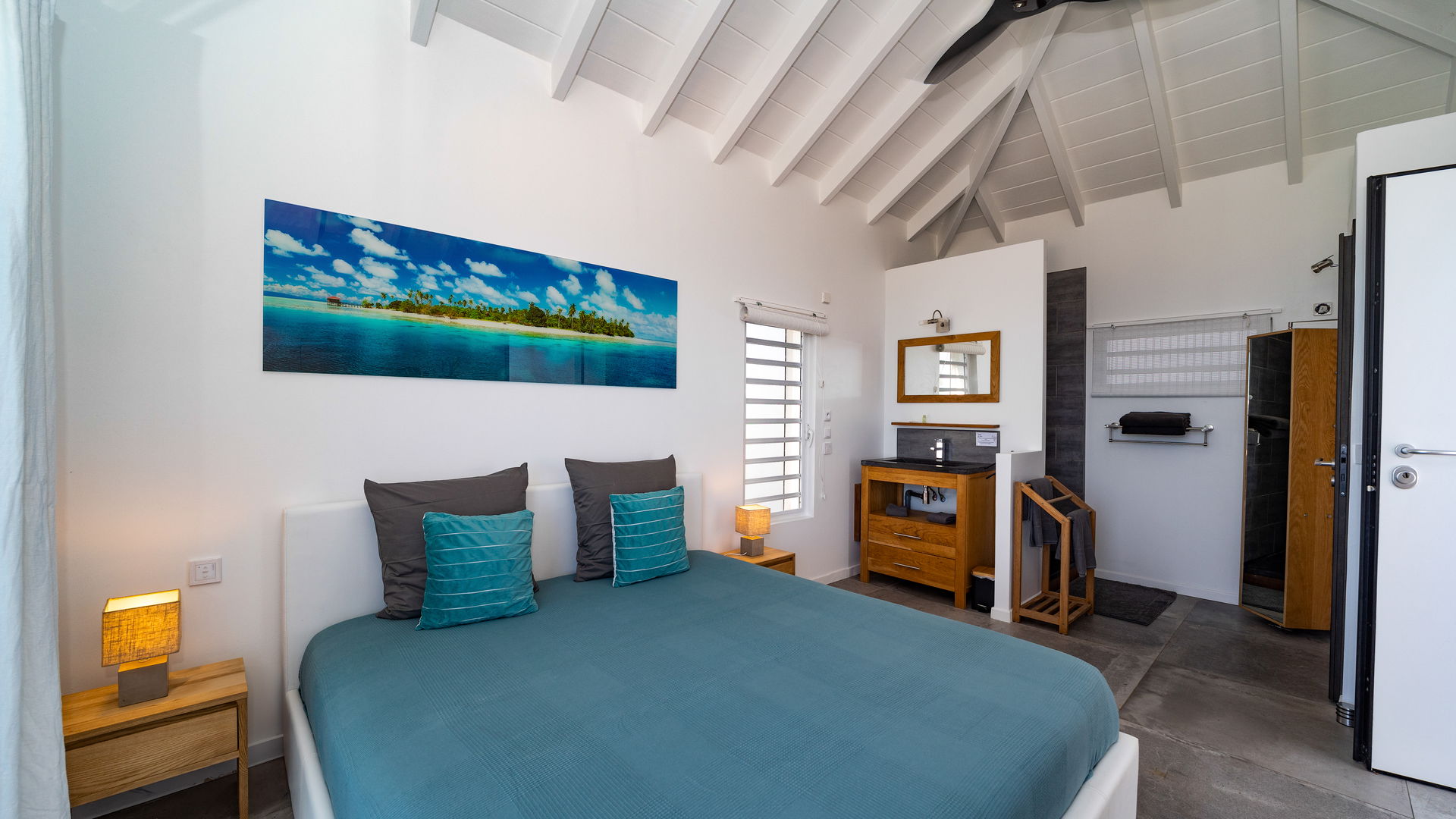 BEDROOM 2