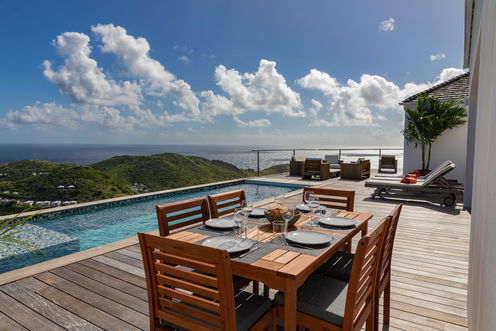 VILLA LA VUE KITCHEN & DINING AREA 1