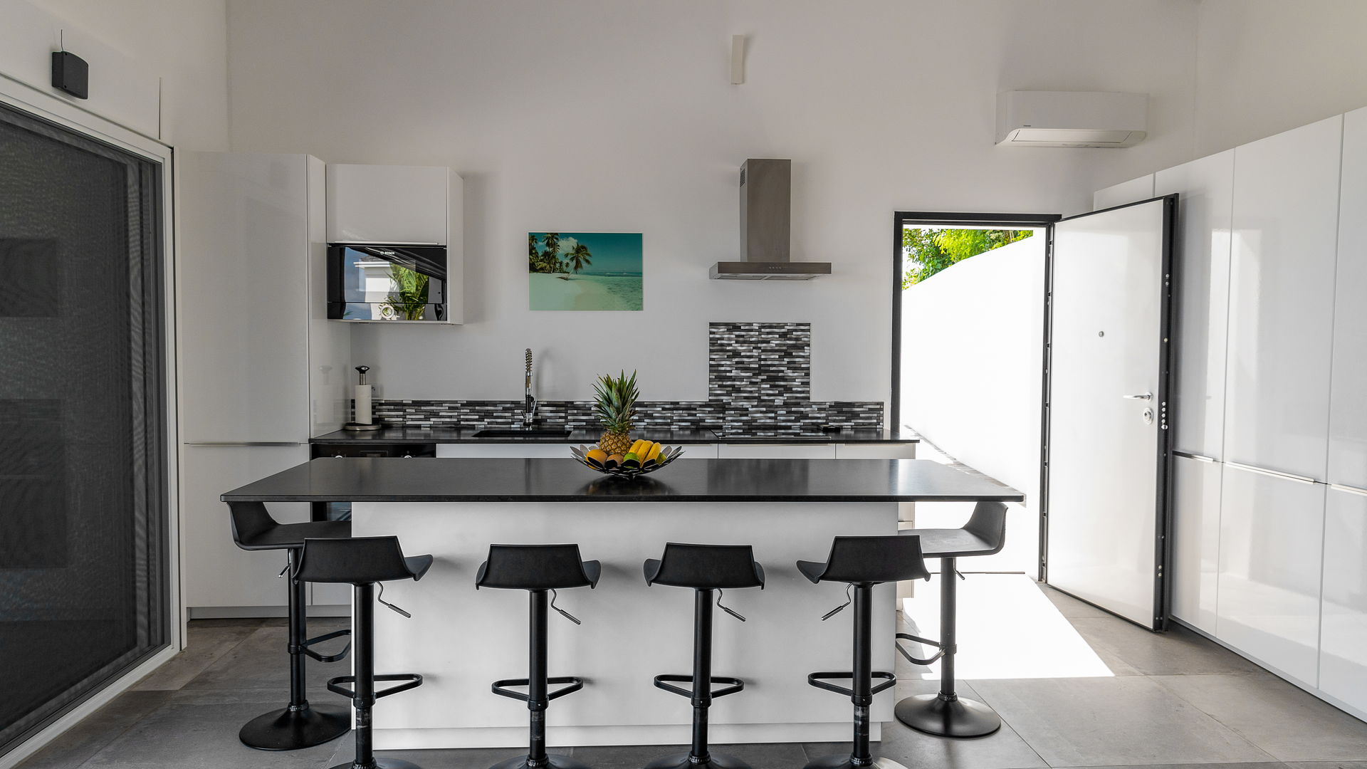 KITCHEN & DINING AREA