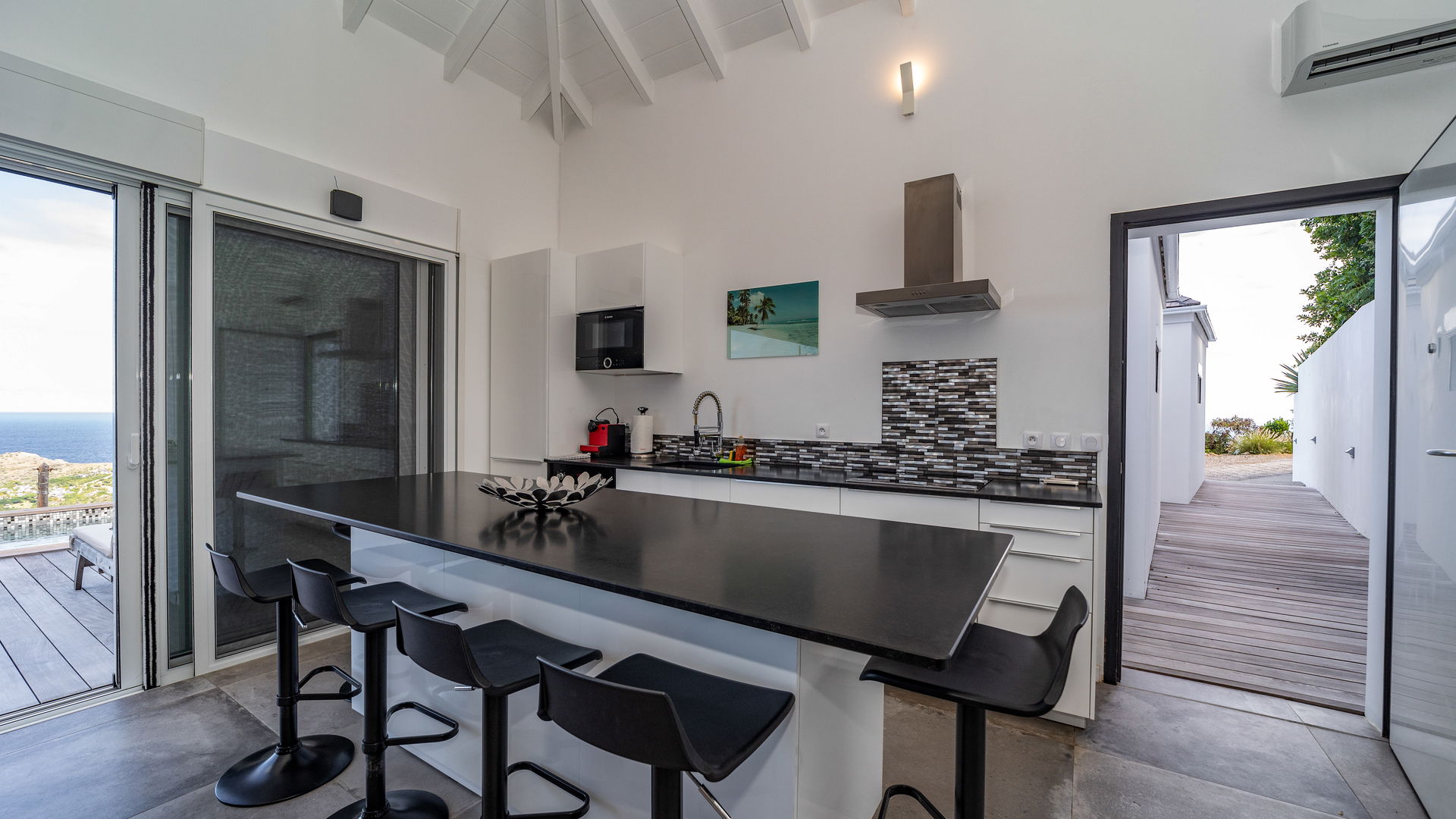 KITCHEN & DINING AREA