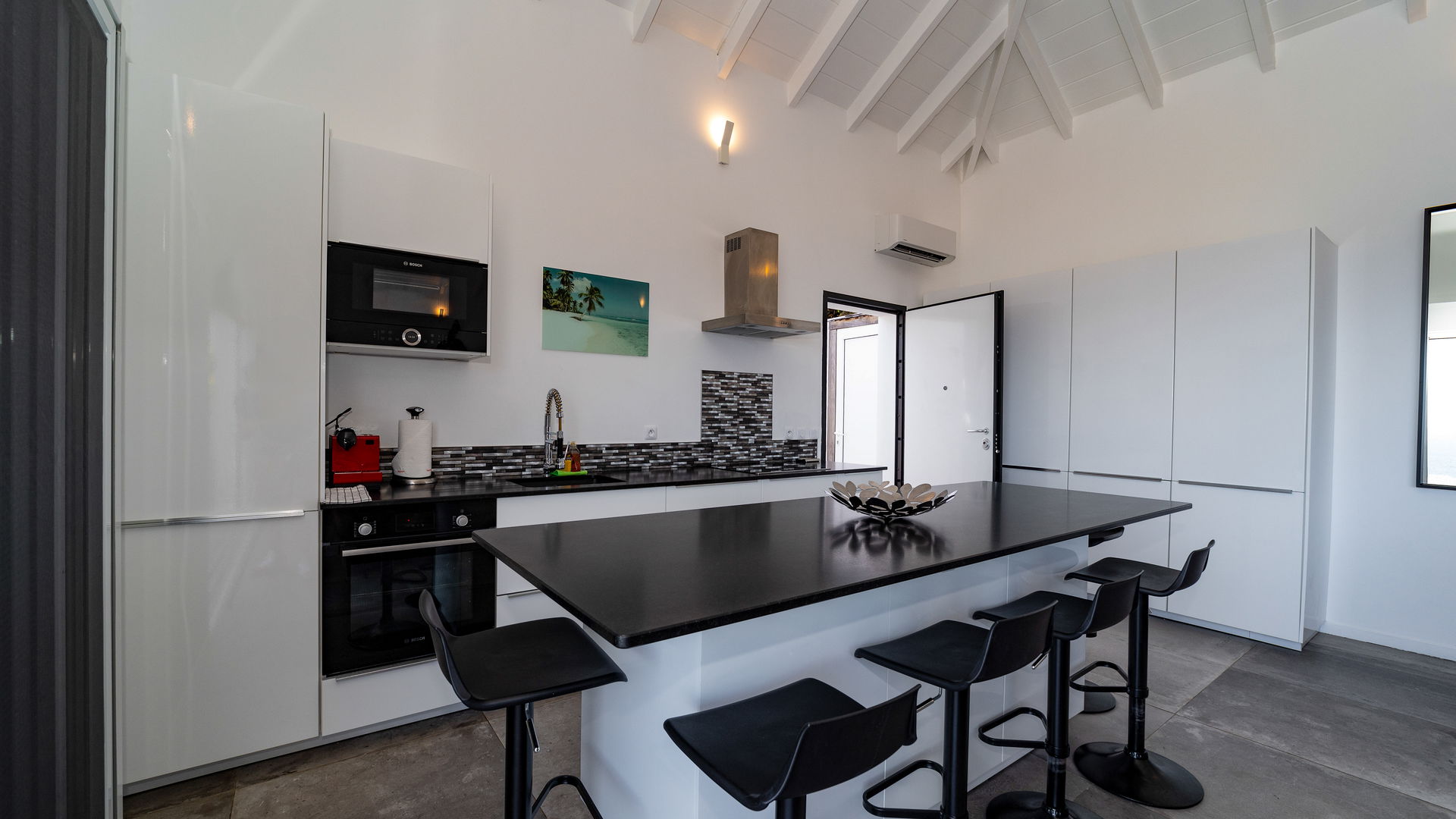 KITCHEN & DINING AREA
