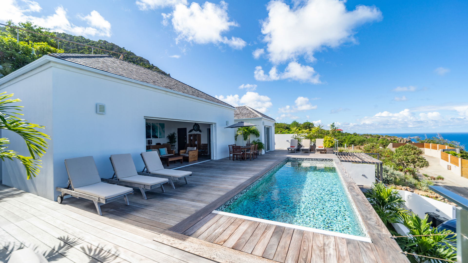 POOL & TERRACE
