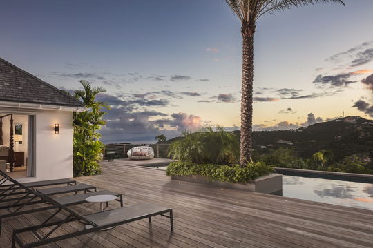 VILLA BEL AIR BY NIGHT 1