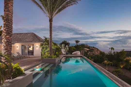 VILLA BEL AIR BY NIGHT 3