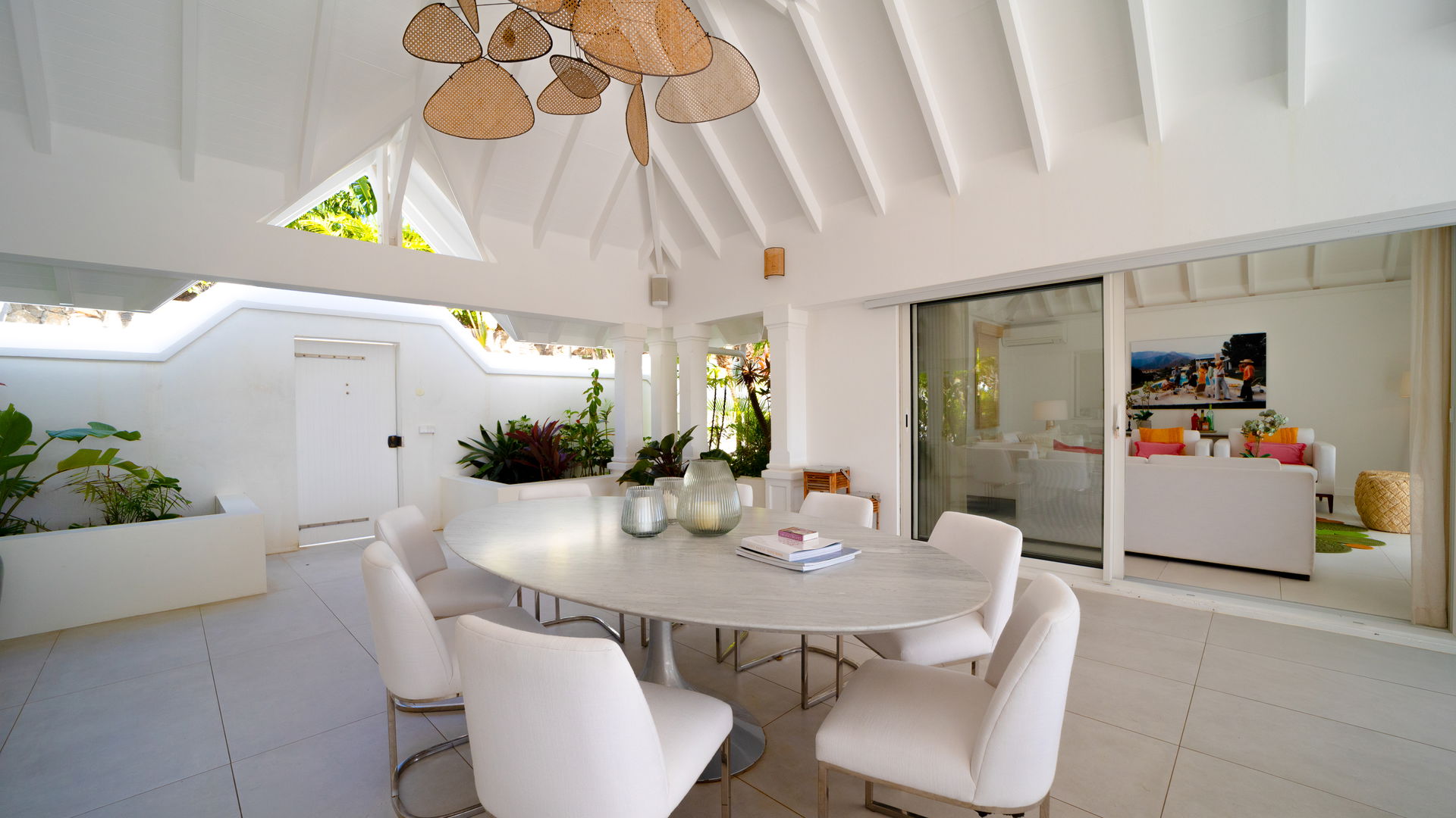 KITCHEN & DINING AREA