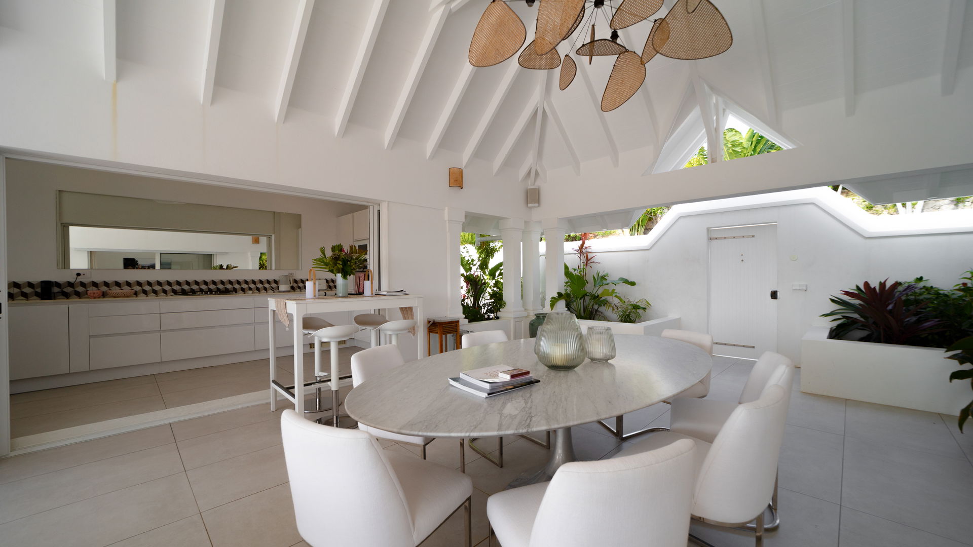 KITCHEN & DINING AREA