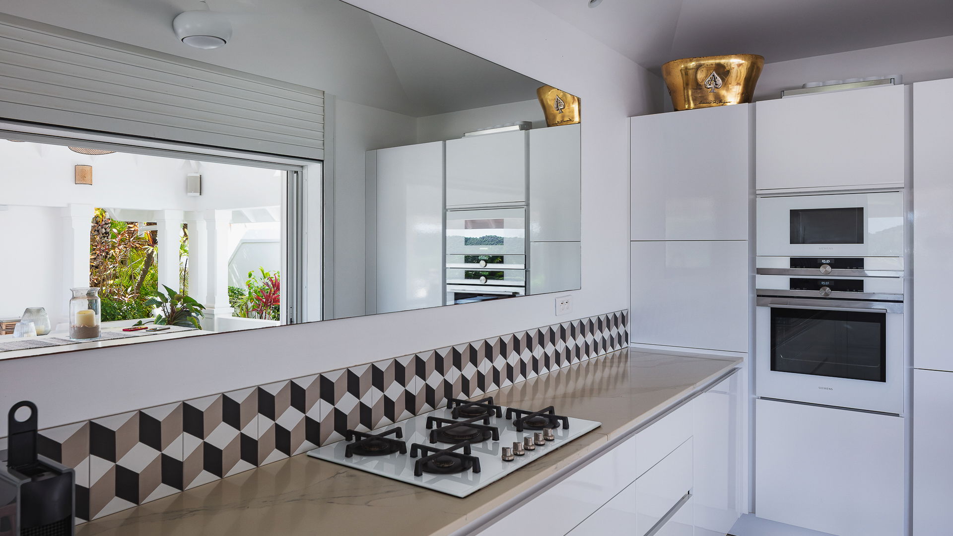 KITCHEN & DINING AREA