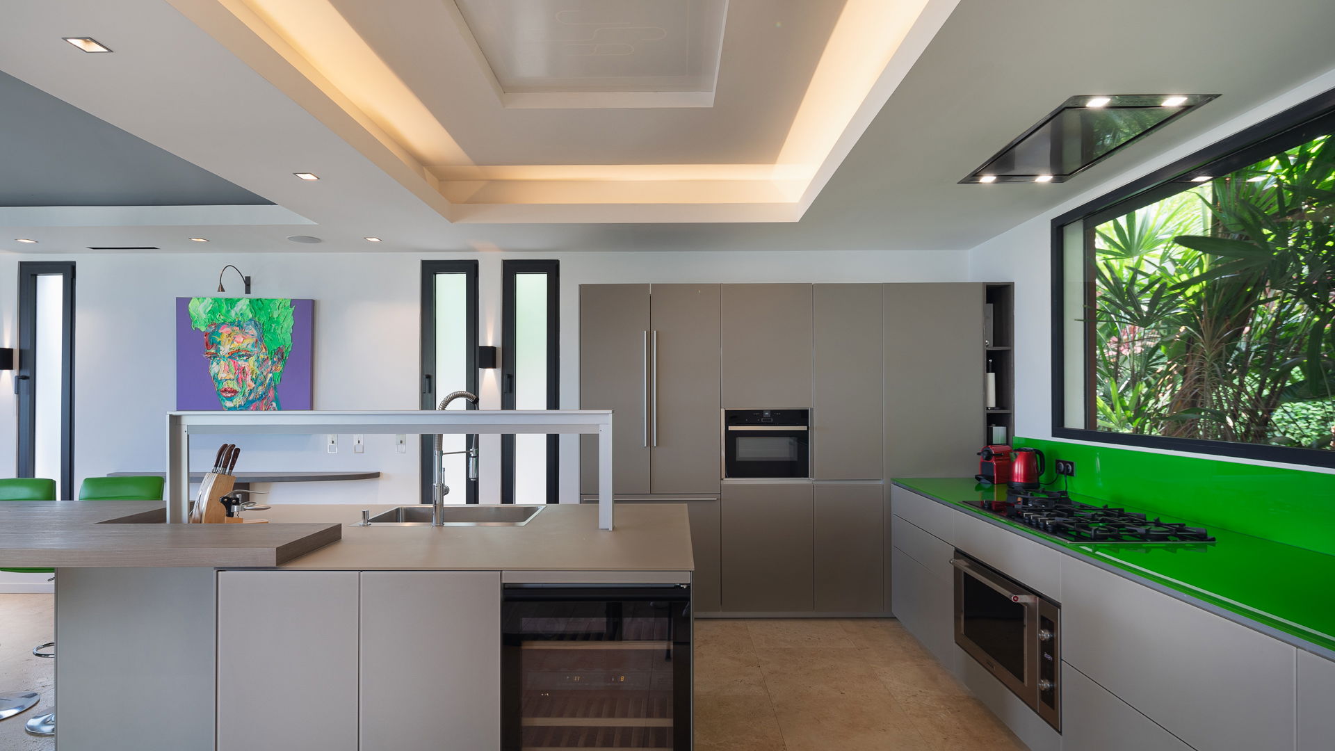 KITCHEN & DINING AREA
