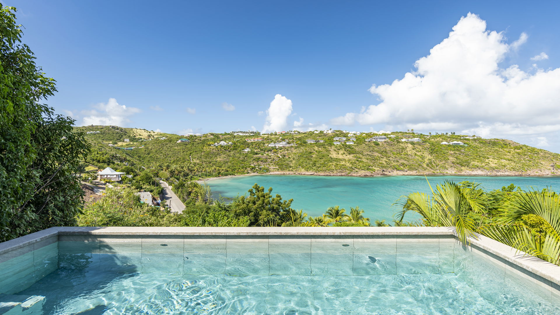 POOL & TERRACE