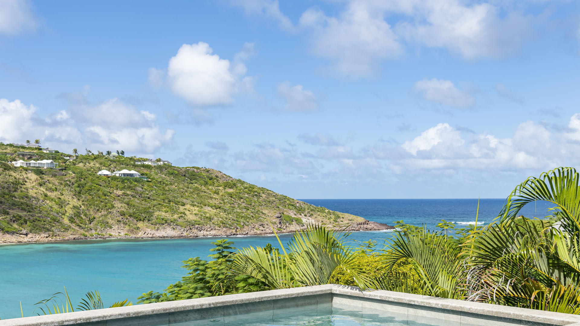 POOL & TERRACE