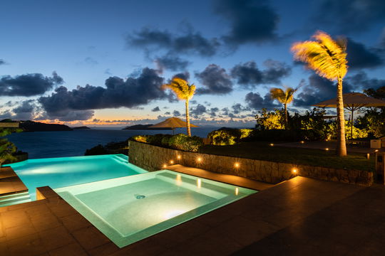 VILLA TAINOS BY NIGHT 11