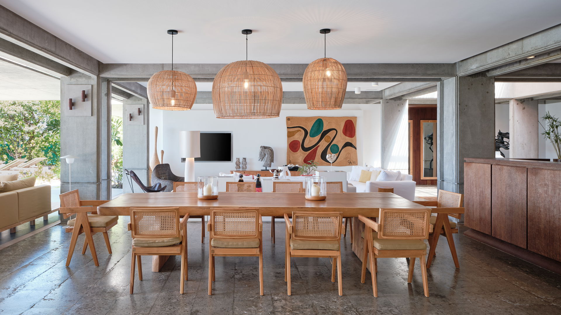 KITCHEN & DINING AREA