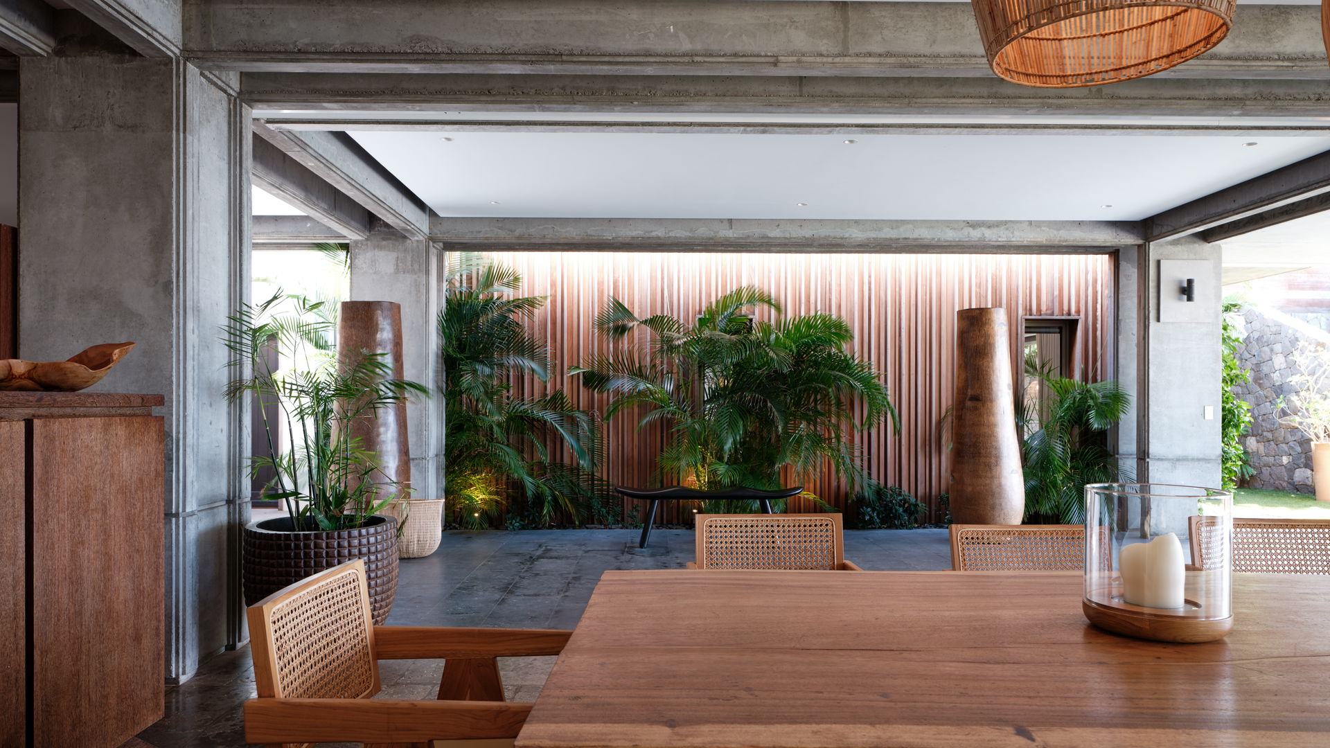 KITCHEN & DINING AREA