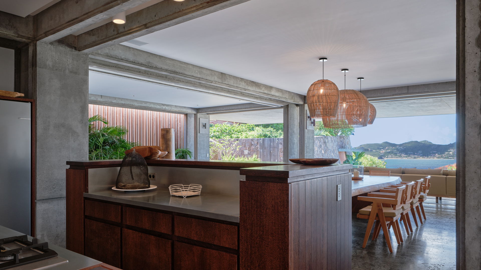 KITCHEN & DINING AREA