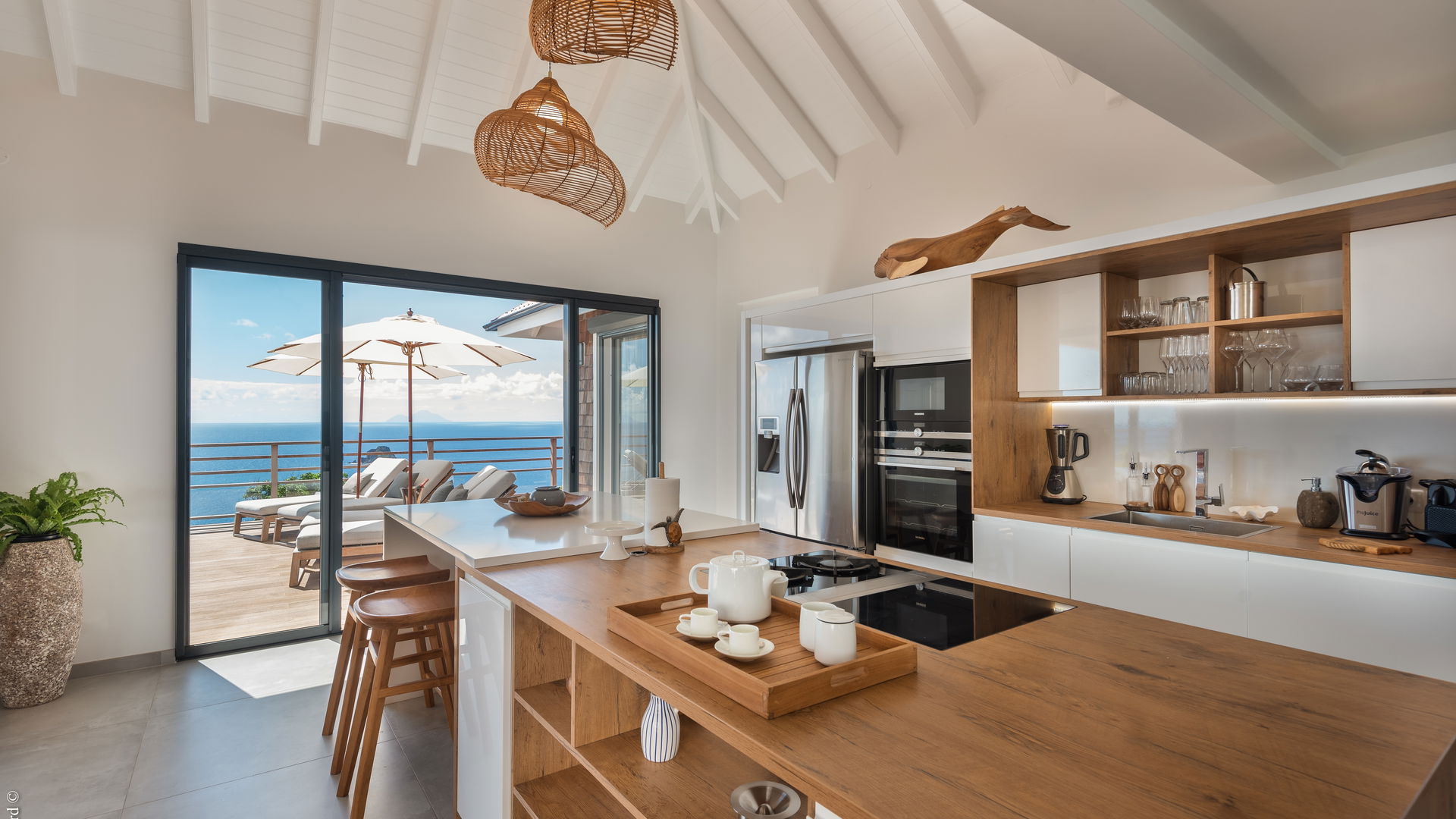KITCHEN & DINING AREA