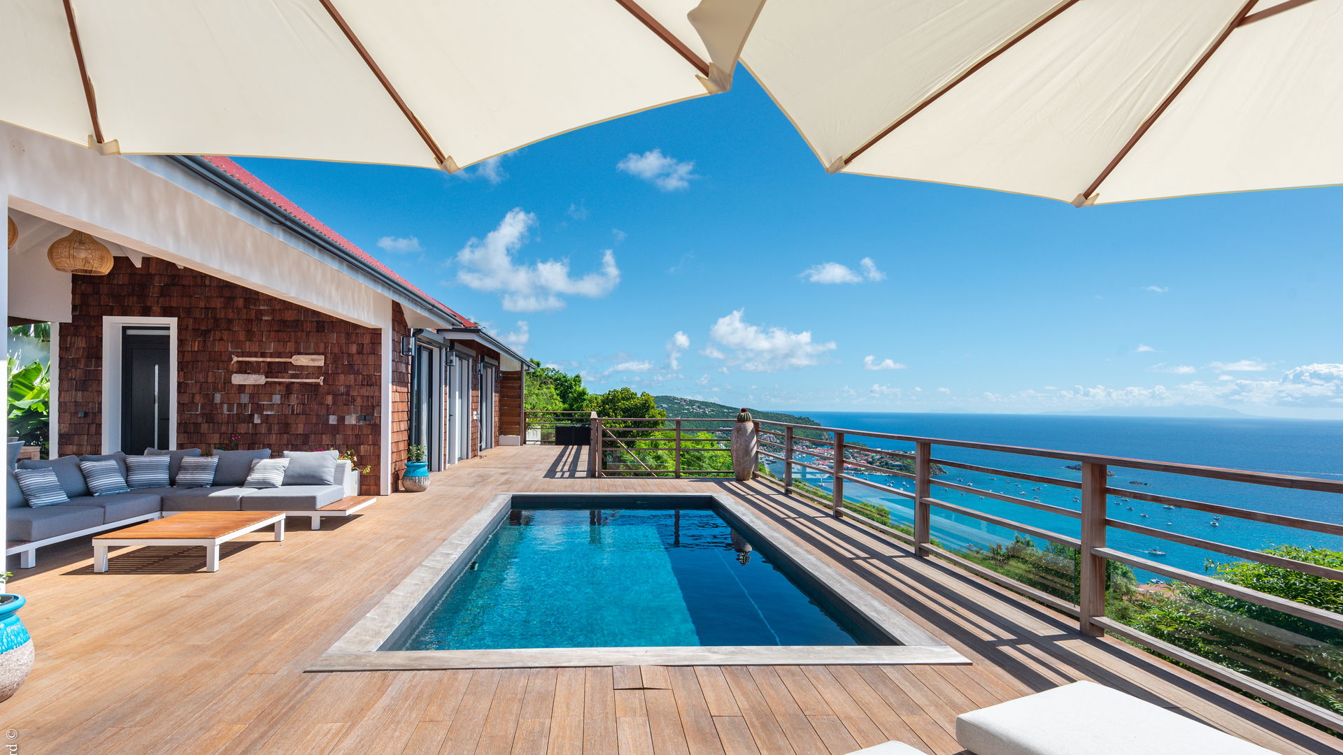 POOL & TERRACE