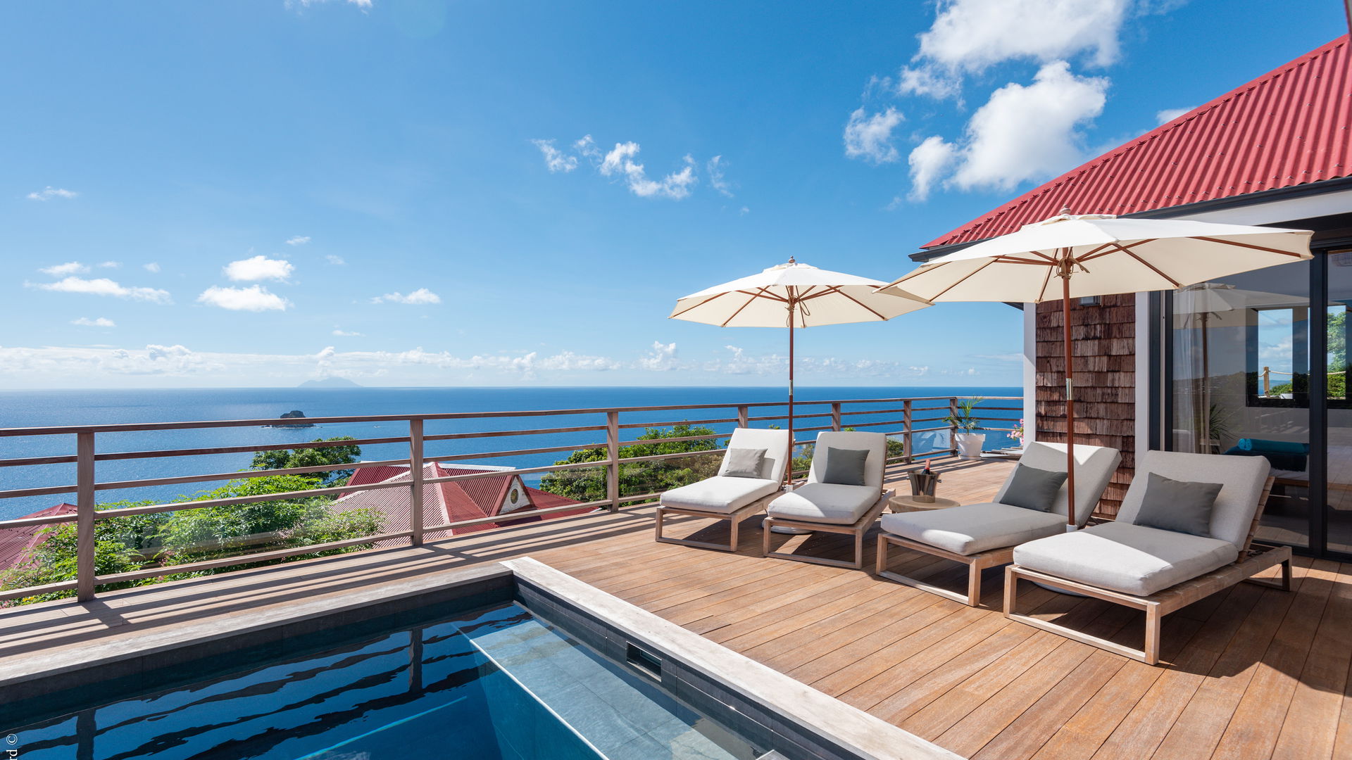 POOL & TERRACE